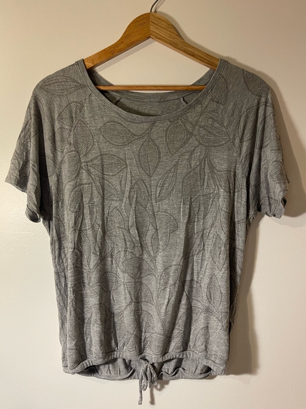 Hyba Gray Leaf Print Short Sleeve Cinched Tie Hem Top M